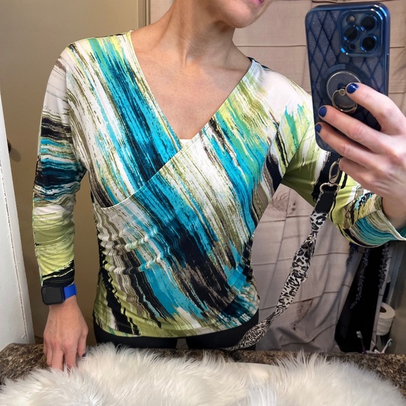 🔥2/$10 |•LIZ CLAIBORNE•| Aqua Blue Lime Green Off White Wrap Top Size Small - Picture 1 of 9